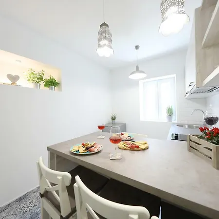 Saint Simeon And 아파트