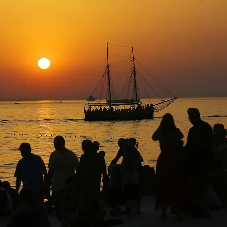 Saint Simeon And Апартаменти Задар