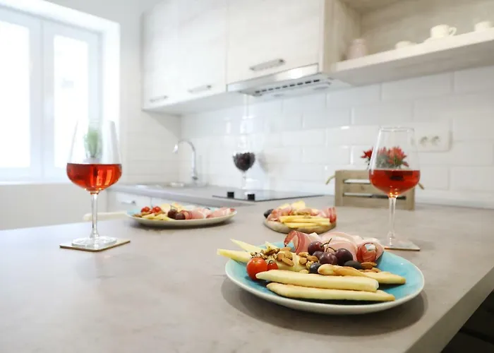 Saint Simeon And Апартаменти Задар